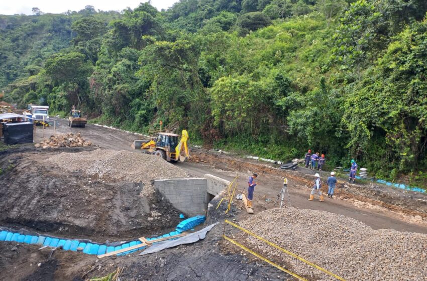  Con obras de replanteo y alcantarillas avanza construcción de vía provisional en el sector de Los Grillos